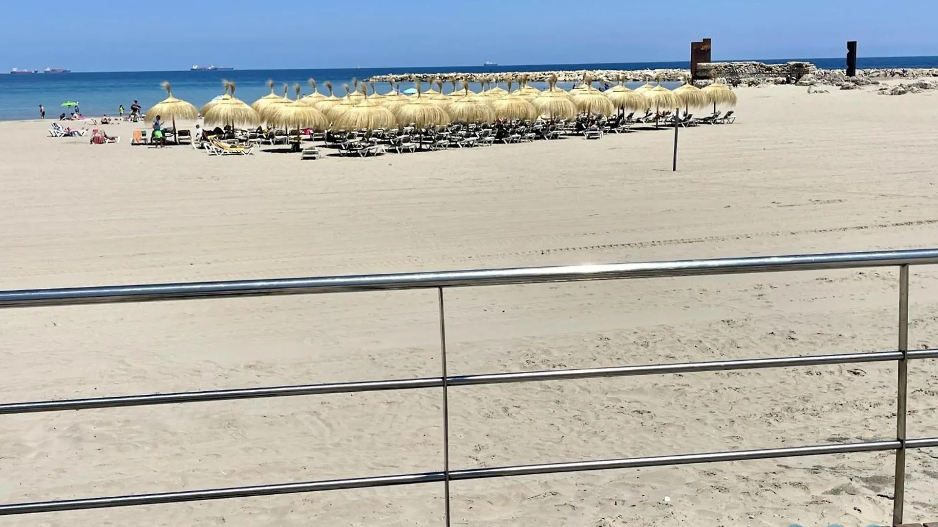 Apartbeach Europeos 2 Muy Luminoso Y Gran Terraza La Pineda 0*,  Spain